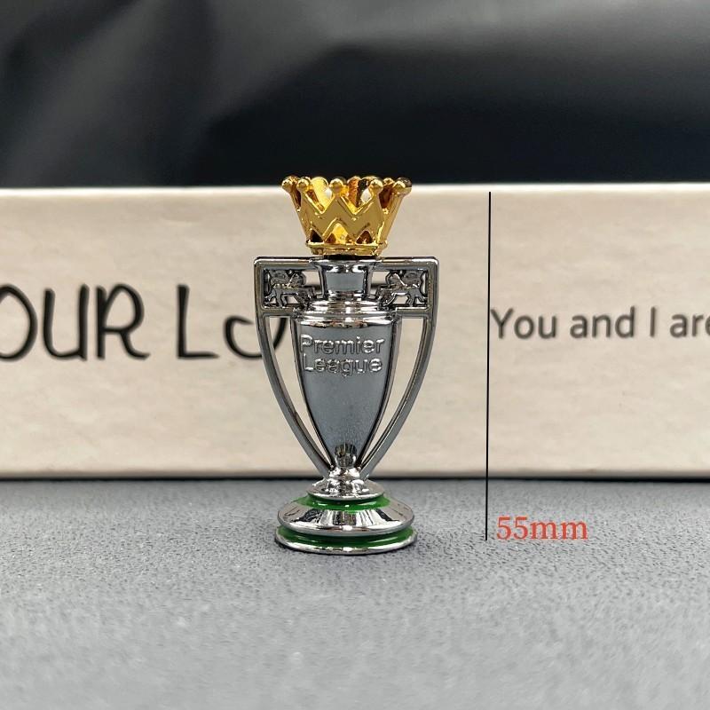 Exquisiter Schlüsselanhänger mit Weltmeisterschafts-Fußballtrophäe aus Zinklegierung, perfektes Erinnerungsgeschenk für Sportfans