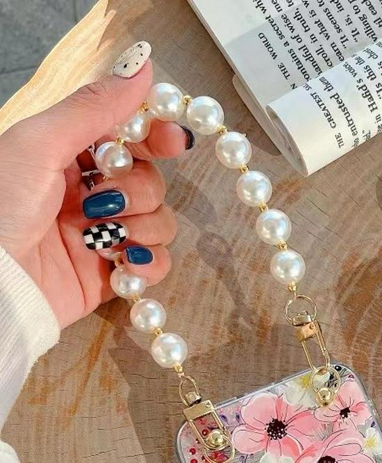 High-Grade Pearl DIY Phone Case with Elegant Bracelet & Metal Hook