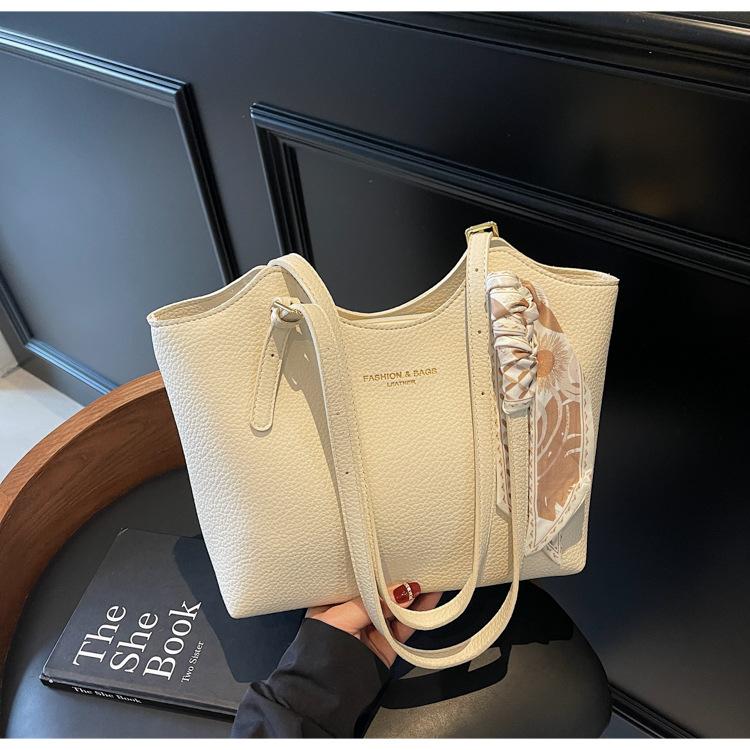Spring new retro armpit bag high value shoulder commuter bag fashionable simple large capacity tote bag