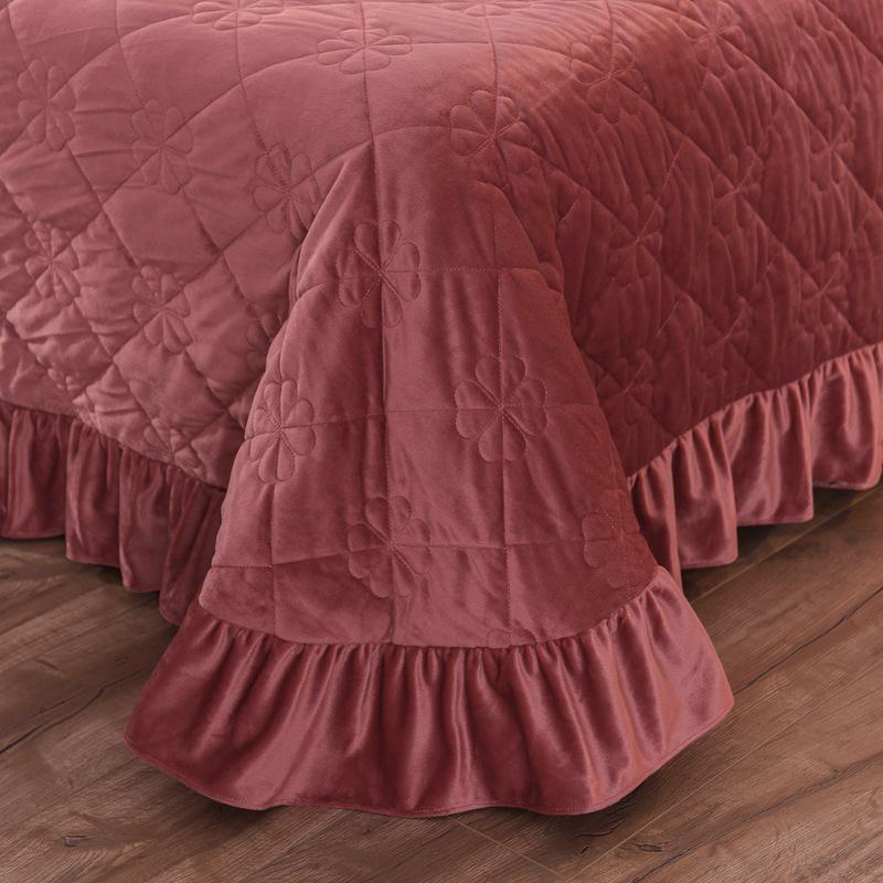 Warm Winter Crystal Velvet Quilted Bedspread with Lace Edge, Cotton-Padded, Double-Sided, Non-Slip Tatami
