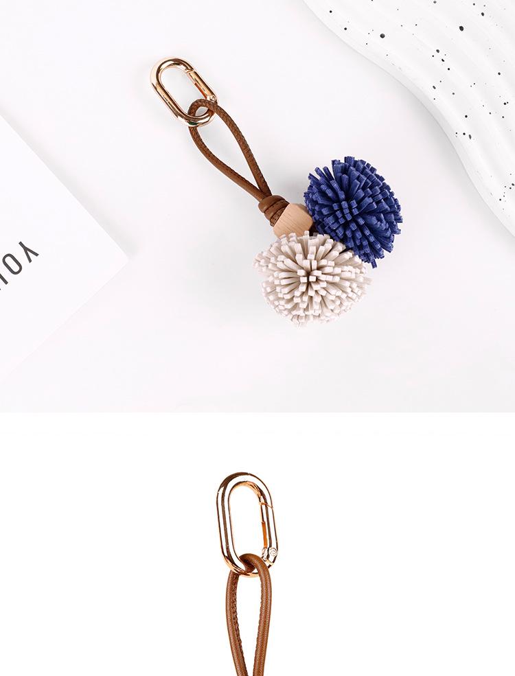 Portachiavi e Ciondolo per Borsa con Nappa a Forma di Palla di Bacca di Bayberry in Stile Zhang Yuanying