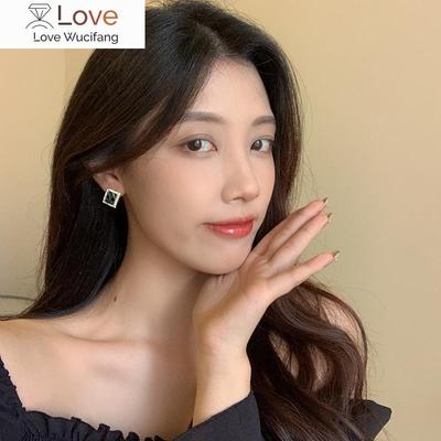 Retro Gold Color Enamel Green Stud Clip On Earrings Temperament Light Weight Luxury Mosquito Coil Ear Clip Cuff Earring