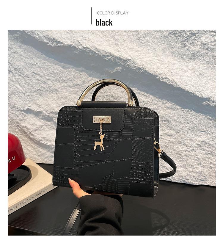 2025 A/W Women's Solid Color Korean-Style Handbag: Simple Crossbody & Single Shoulder Bag for Commuting