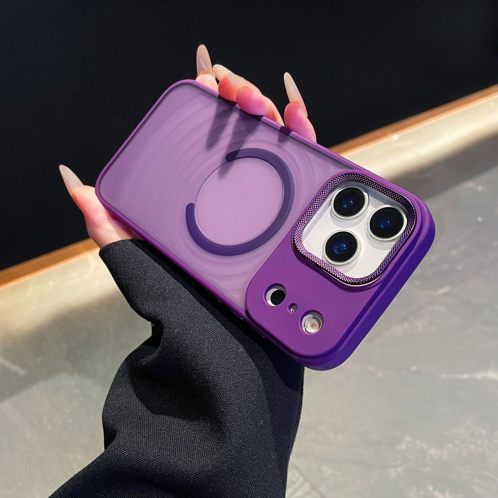 

Подходит для iPhone17proMax Магнитный чехол для телефона с ощущением кожи Apple 16 Металлический зеркальный матовый 15 Полюсный противоударный чехол iPhone12proMax