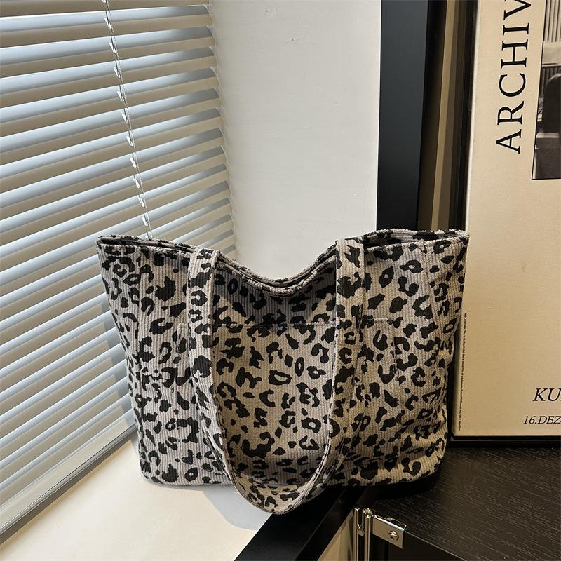 Handtasche mit großem Fassungsvermögen, stilvolle und retro Tragetasche für Pendler, Umhängetasche