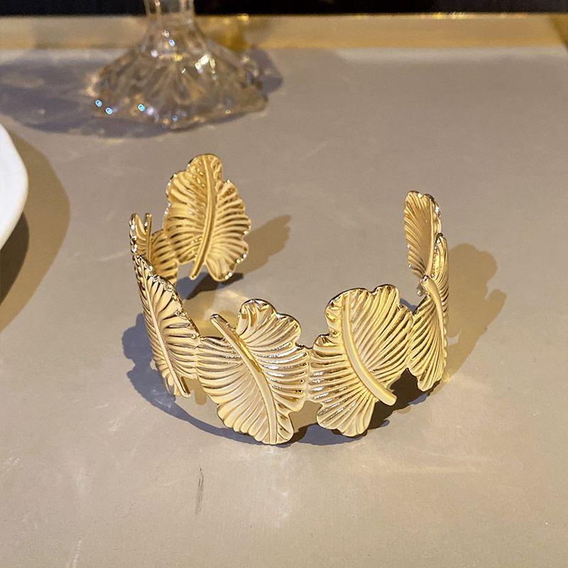 Style Special-Interest Design Snake-Shaped Armband Fashion, Personalized and Exaggerated Simulated Snakes Bracelet Metal Sweet Cool Sexy Arm Chain
