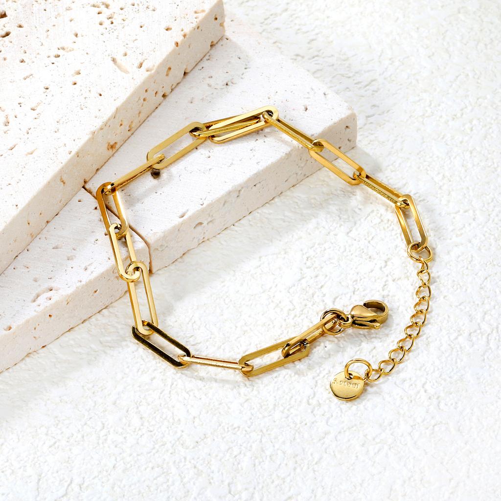 Stylish Metal Chain Paperclip Bracelet for Women High-End Fashion Jewelry Unique Design