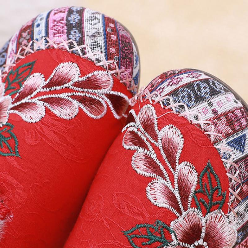 Chaussures d'hiver brodées plus velours chaudes pour femmes, ballerines en coton, style ethnique chinois rétro, vieilles chaussures en tissu antidérapantes de Pékin, cadeau
