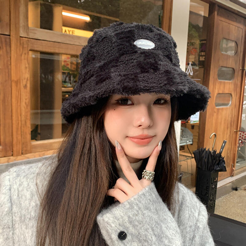 Панама-ведро Becher с принтом  шахматная доска  из искусственного меха ivory