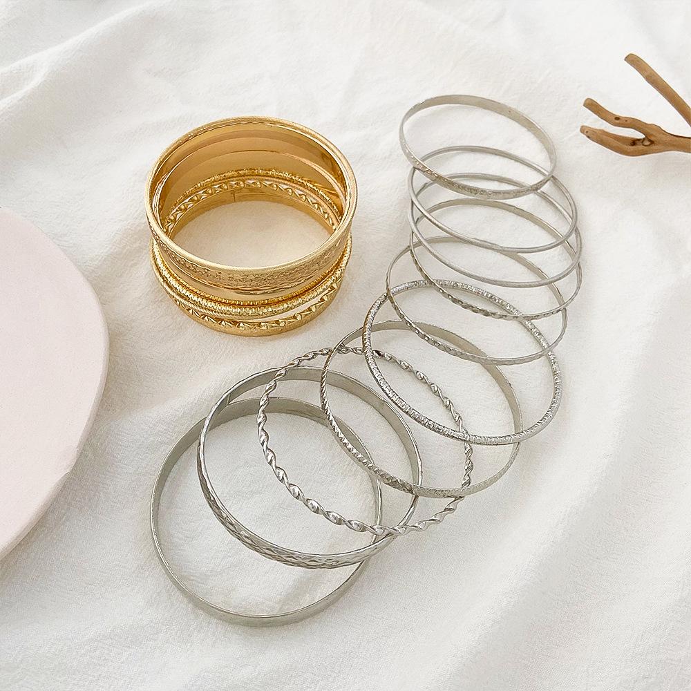 10-teiliges Set Übertriebene Punk-Armreif-Set mit unregelmäßigen breiten Manschetten für Damen Vintage Goldfarbe Metallarmbänder Herren Hand Schmuck