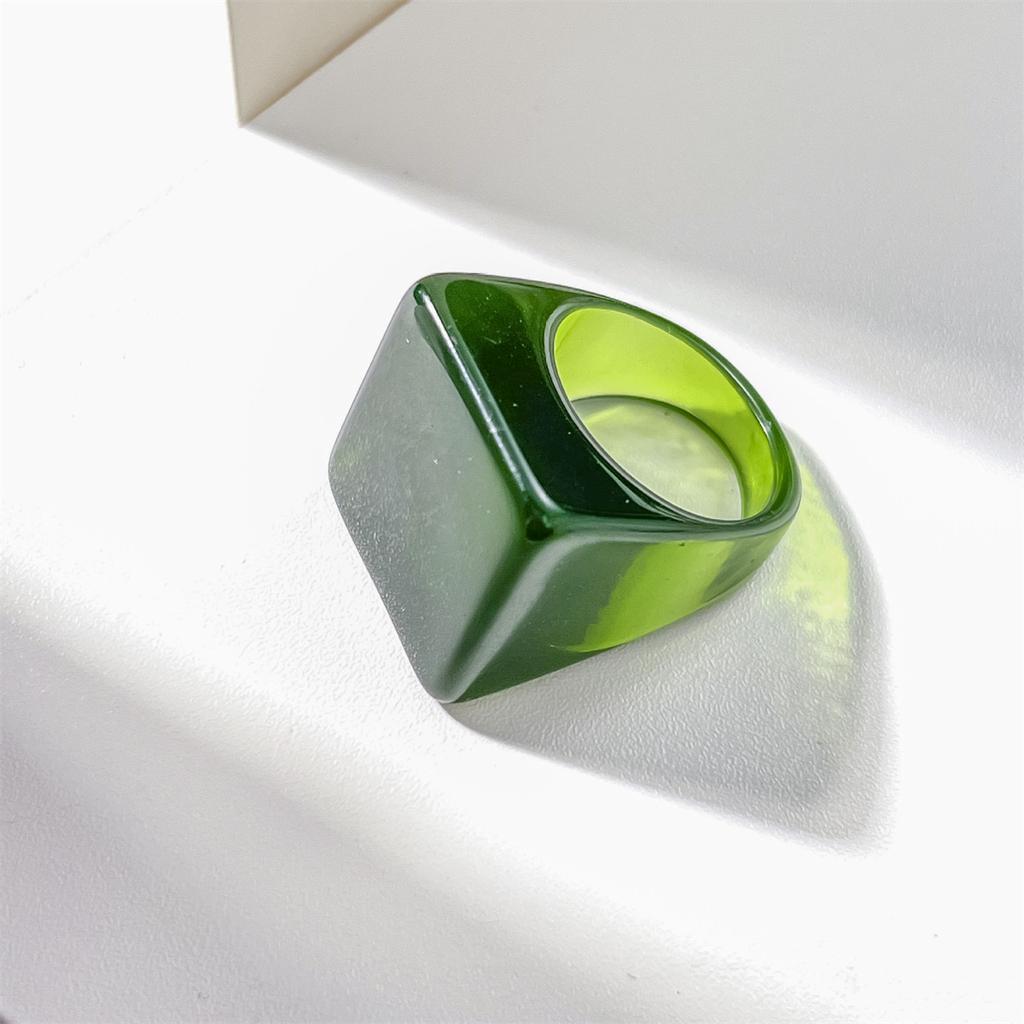 Nya Färgstarka Y2k Genomskinliga Gradient Blommande Fyrkantiga Akrylharts Ringar Set för Kvinnor Flickor Fest Smycken Hip Hop Ins Ringar