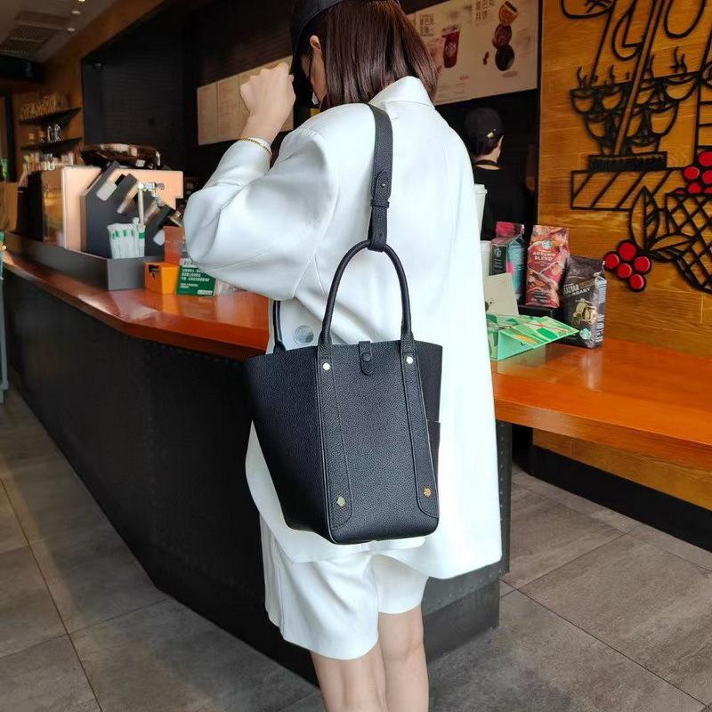 2025 New Style And Real Leather Bucket Bag Multi-Functional Top Cowhide Tassel Breathable Bag Large Capacity Canvas Liner