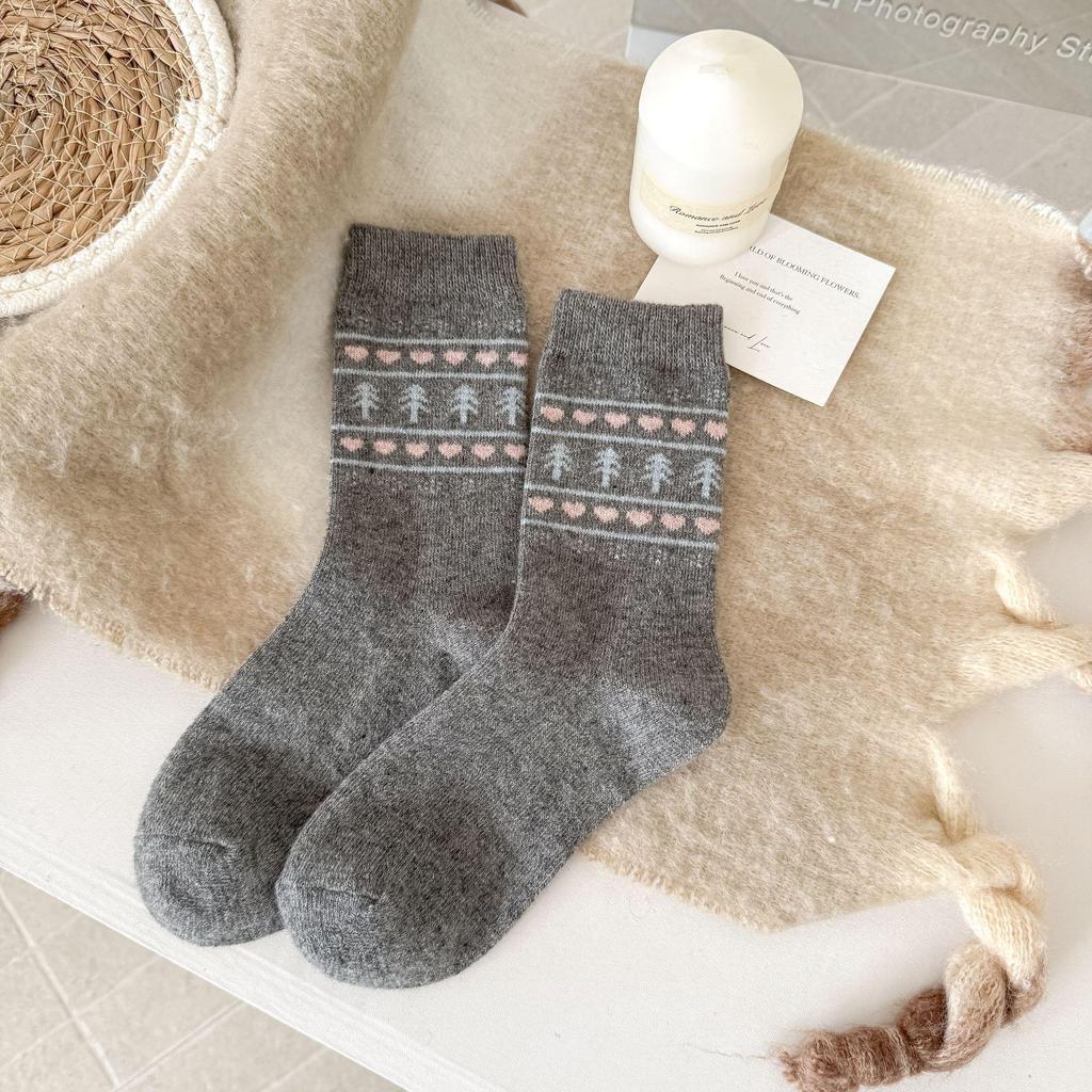 Women's Fair Isle Wool Mid-Calf Socks, Fleece-Lined, Thickened, Retro Christmas Style, Cozy for Autumn and Winter.