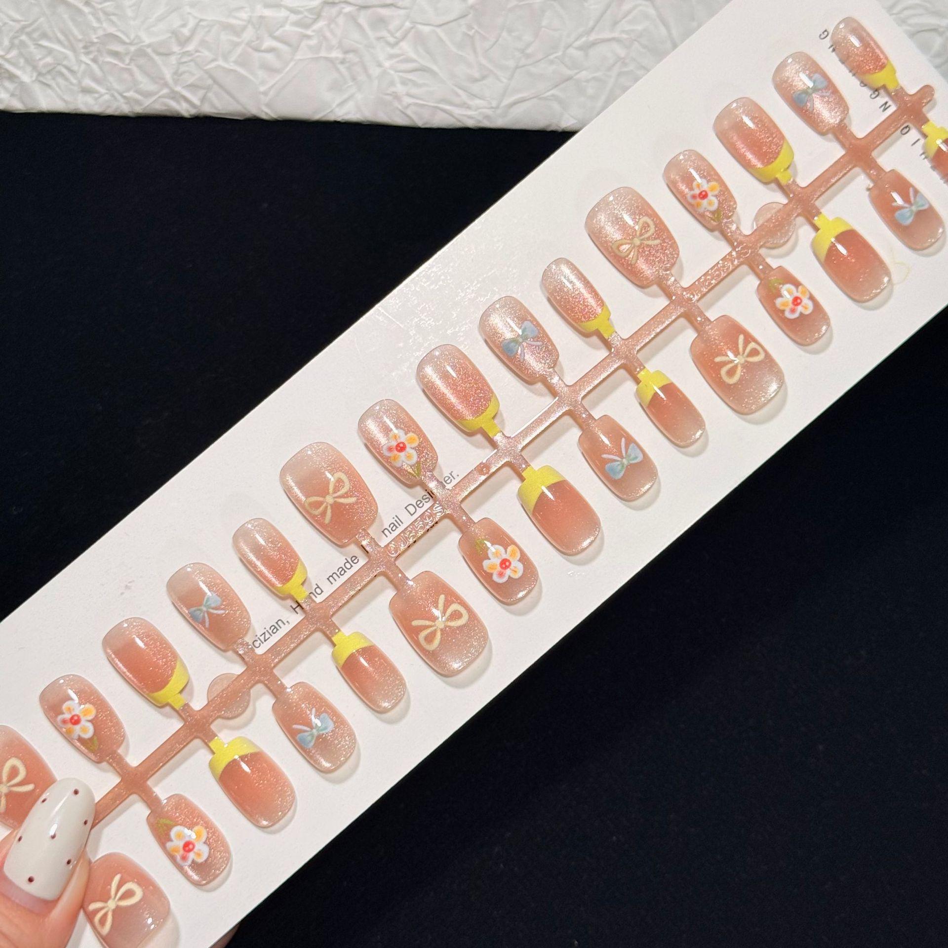 French Manicure Cat Eye Bow Nails: Gentle, Trendy, Wearable Tips