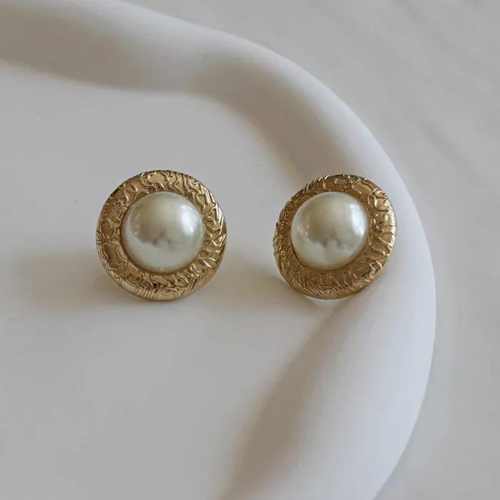 _JJ65 Vintage White Bold Clip-on Earrings