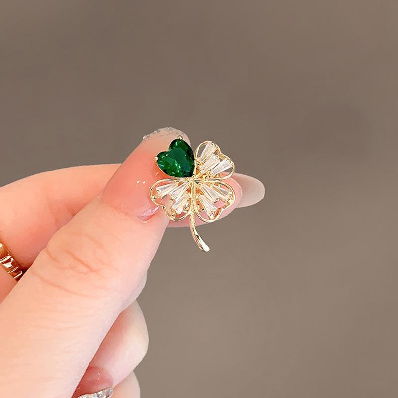 Four-leaf Clover Anti-glare Brooch, High-end and Elegant, Anti-glare Clasp Brooch, Versatile, Exquisite and Personalized Design Pin