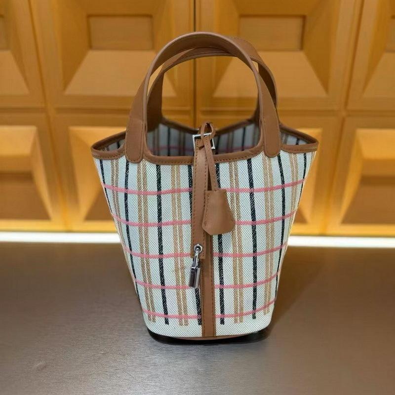 

New canvas and cowhide embroidered basket bag, fabric patchwork 18 bucket bag, casual and versatile women s bag for commuting 18x13x18cm коричневый