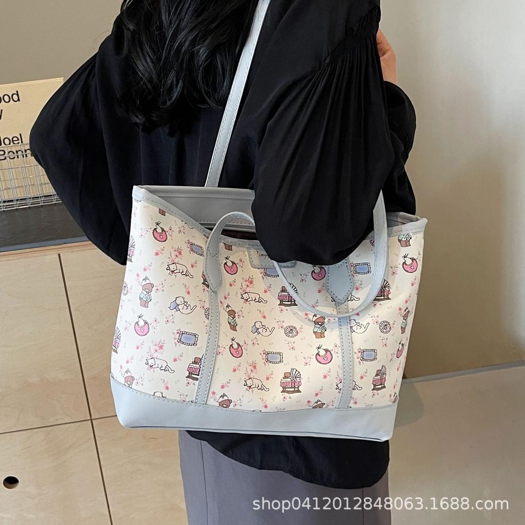 Large capacity underarm bag women's 2025 new spring and summer fashion printed shoulder bag versatile commuter tote bag