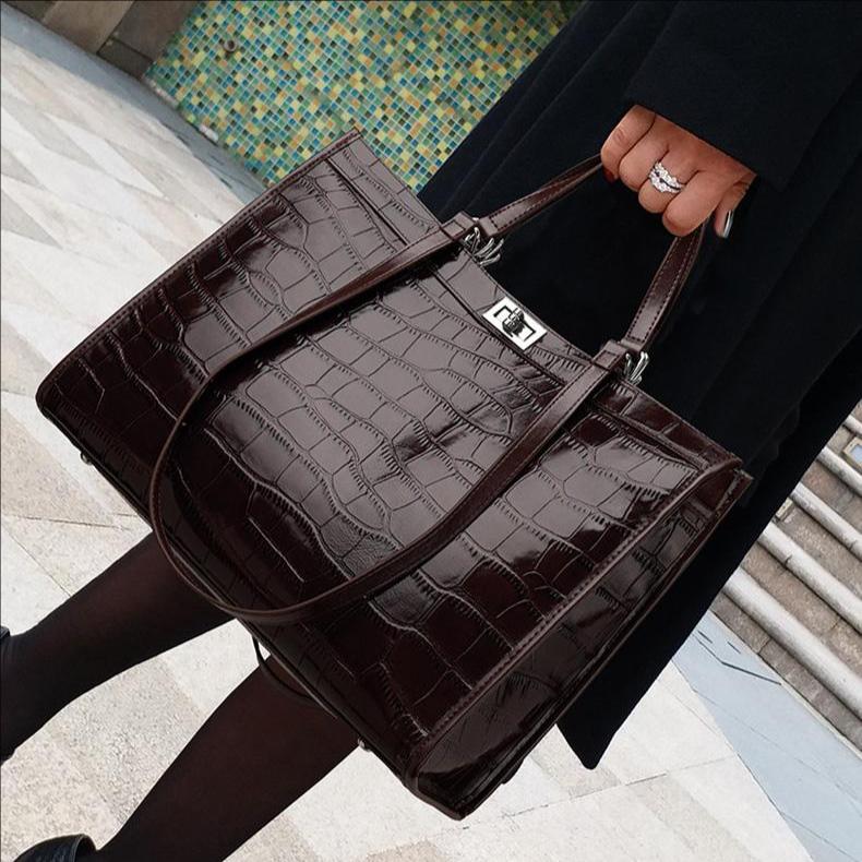 Elegante Borsa a Shopper in Pelle di Mucca Marrone con Texture Coccodrillo – Spaziosa ed Elegante per Viaggio e Lavoro