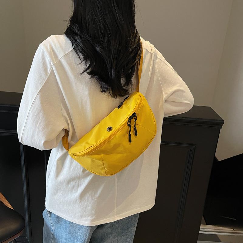 

New niche versatile largecapacity shoulder bag going out for leisure popular men s and women s messenger bags baguette bags жовтий