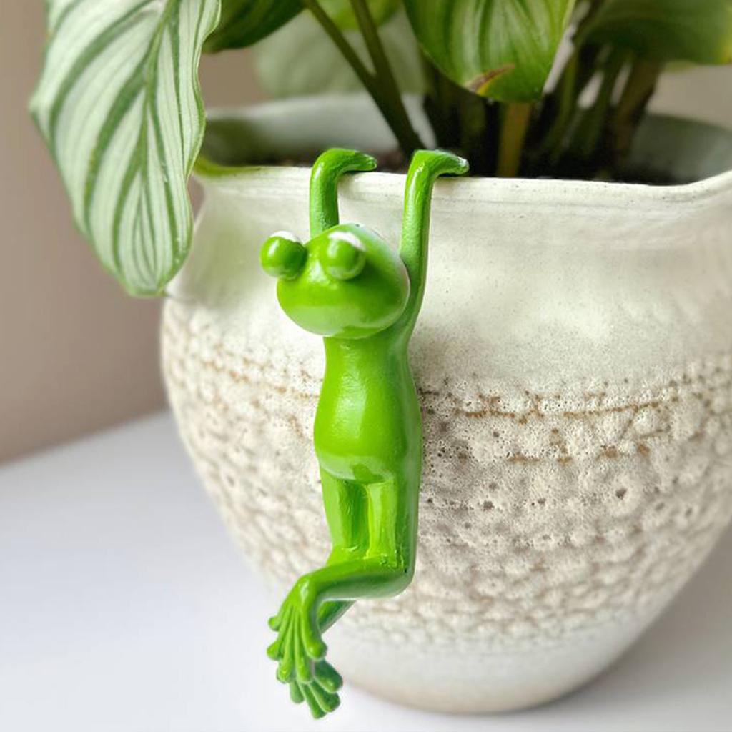 Resin Frog Sculpture Cute Climbing Frog Figurines Flower Pot Hugger for Plant Lovers Yard Patio Lawn