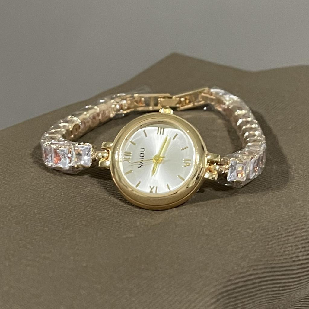 Light Luxury Rhinestone Temperament Bracelet Watch Niche High-End Sense Simple Fashion Medieval Women'S Chain Women'S Watch
