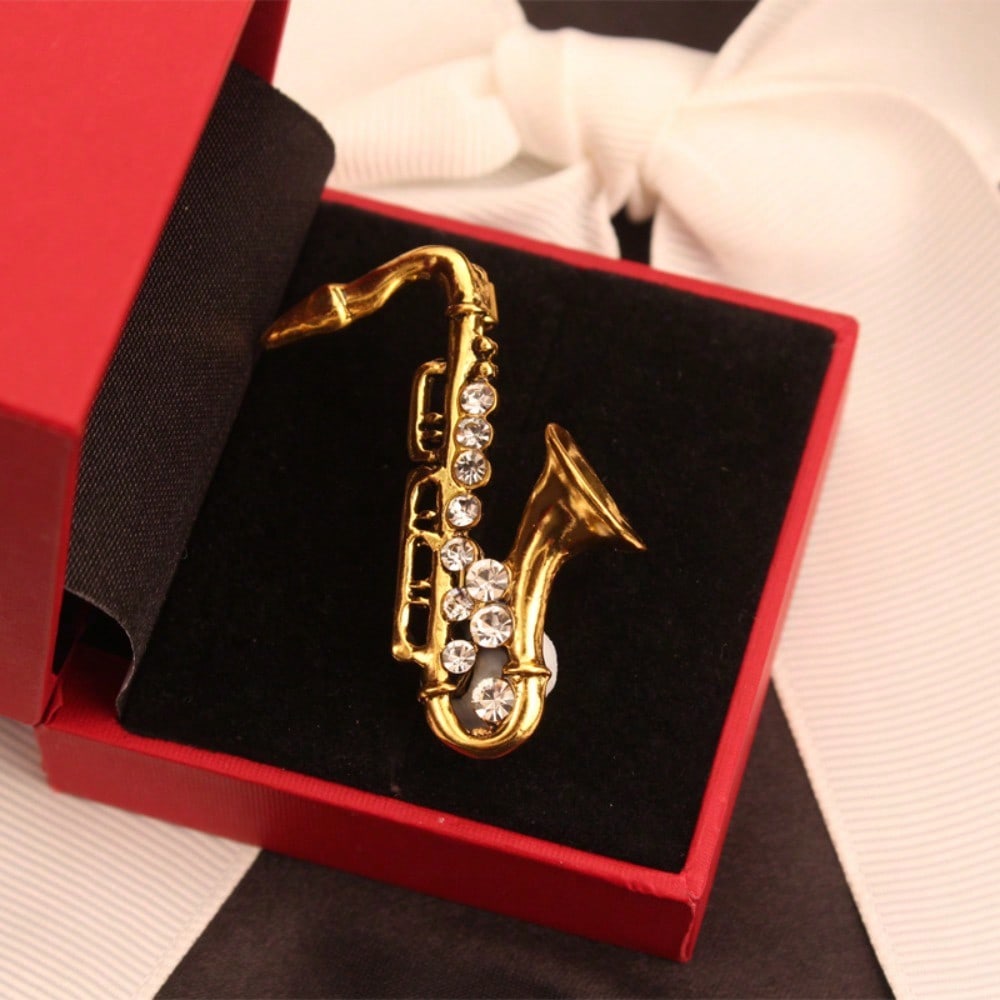 1pc Elegant Saxophone Women's Brooch & Pin Jewelry - Retro Elegant, Unique Design, for Scarves/Jackets/Bags, Ideal Holiday Gift