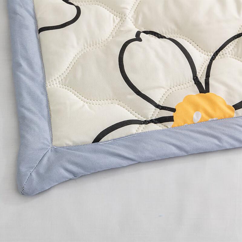 Atmungsaktive Ganzjahres-Leichtsteppdecke mit Blumenmuster