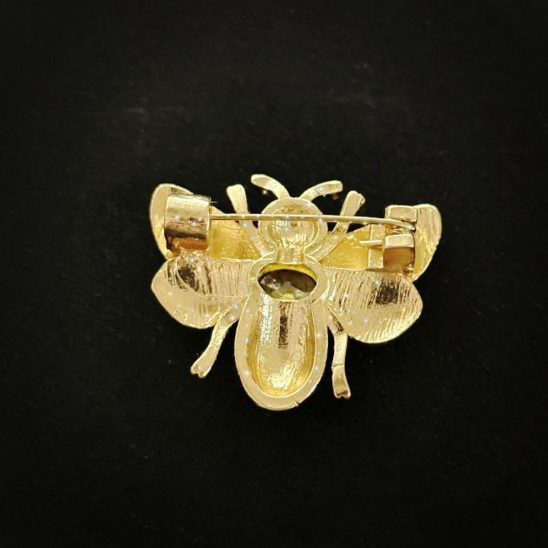 Stylish Rhinestone Bee Brooches for Women Unisex Crystal Glass Insect Pins Event Funny Gifts New Year Friends Decoration