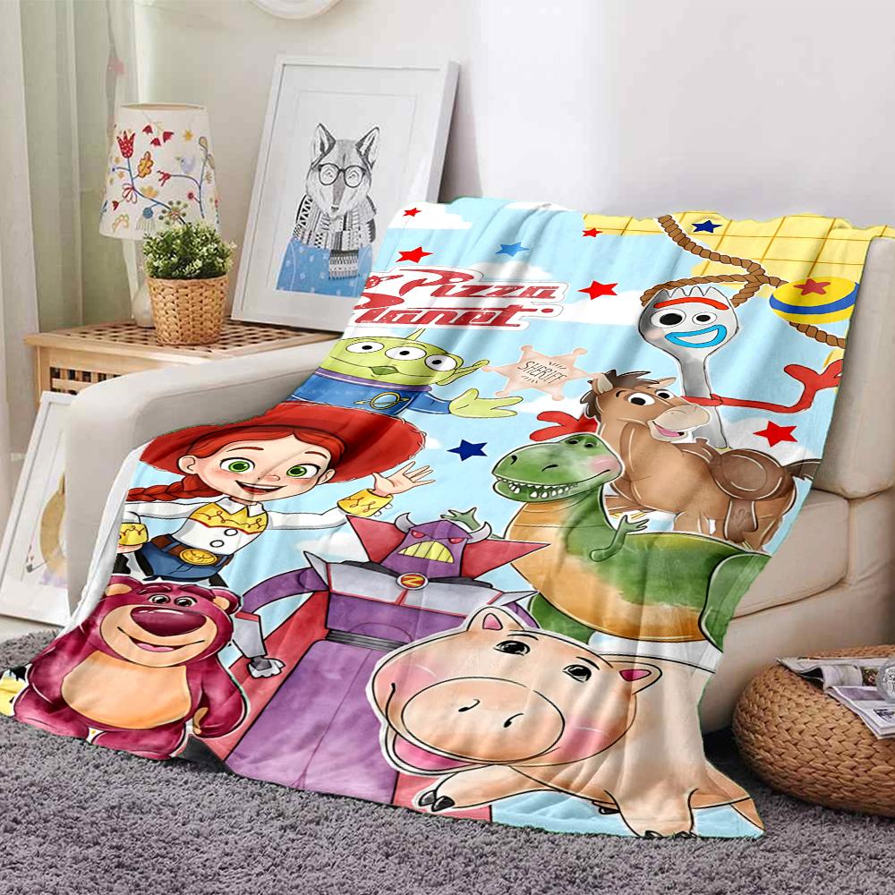 Mickey Minnie Love Flannel blanket, soft and warm, suitable for beds and sofas, all seasons, portable travel blanket. 073066