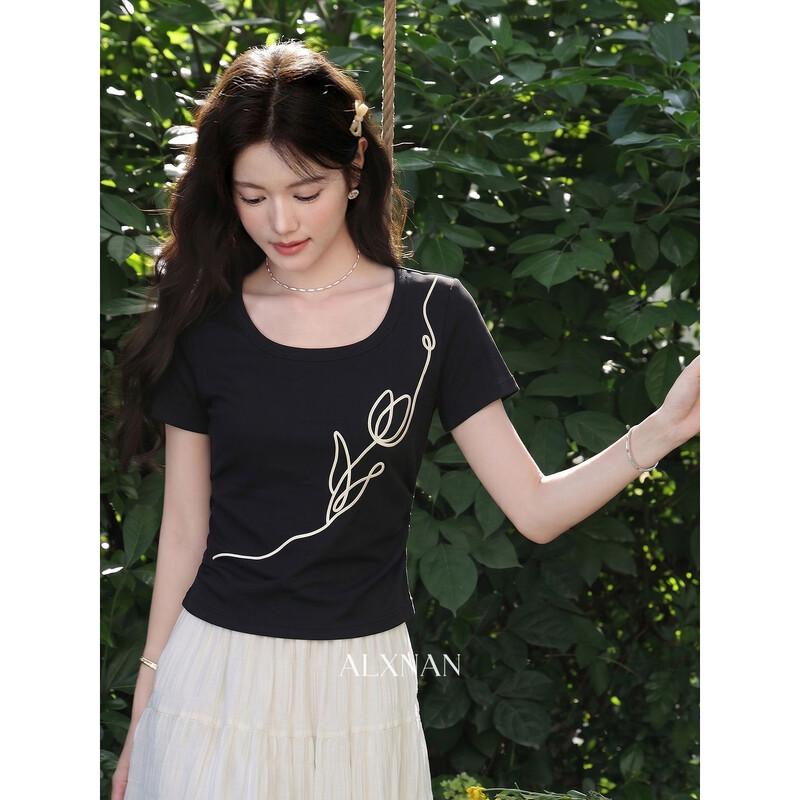 Women s Embroidered U-Neck Slim Fit T-Shirt L