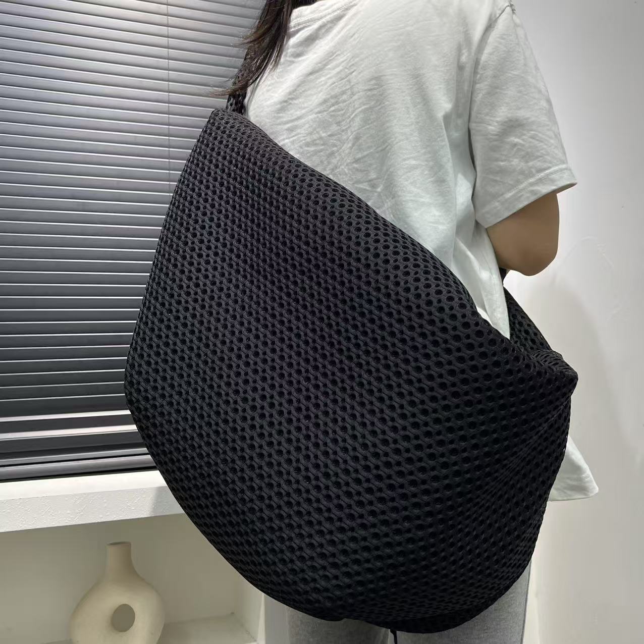 

Women S Nylon Mesh Oblique Span Bag Oversized Capacity Retro Casual Shoulder Bag чорний