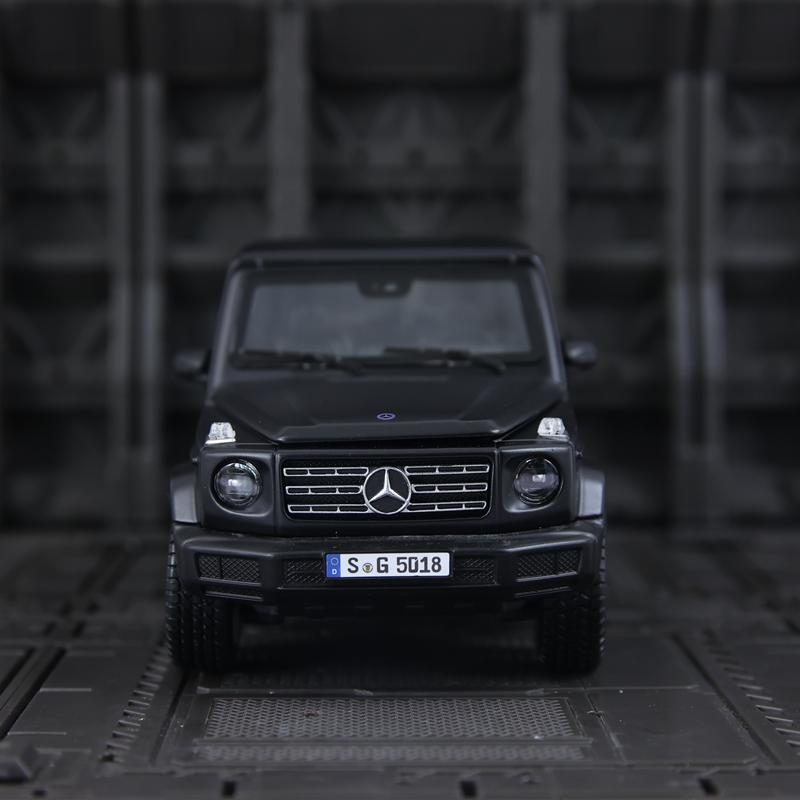 AATQ1 Maisto 1:25 Simulated Mercedes Benz G500 alloy car model doors can be opened rich details, fine workmanship, and good quality