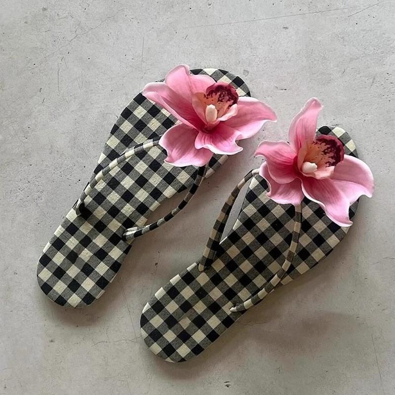 Flat Slippers Summer New Round Head Set Toe Square Flower Fine Belt Soft Sole Anti-slip Wear-resistant Sandals