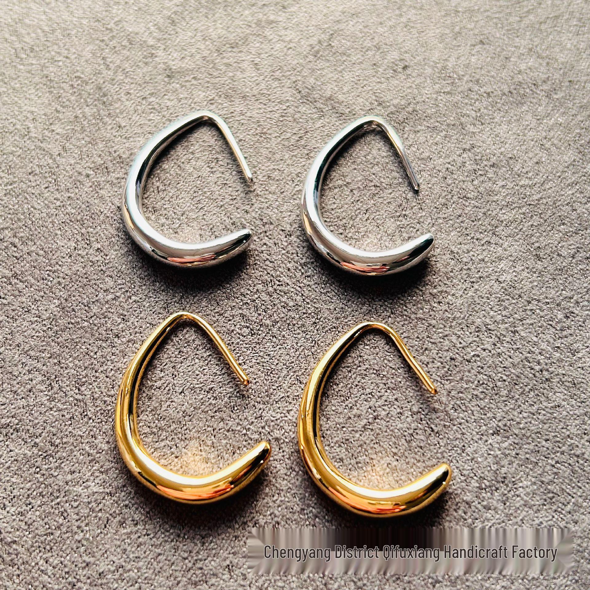 

Gold Retro Temperament Stud Earrings for Women - 2024 Spring/Summer Trendy Light Luxury Niche Design золотой
