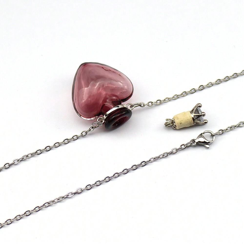 A Stylish Purple Heart-Shaped Glass Bottle Pendant Necklace, Perfect For Holding Perfume/Essential Oils And Suitable For Everyday Wear.