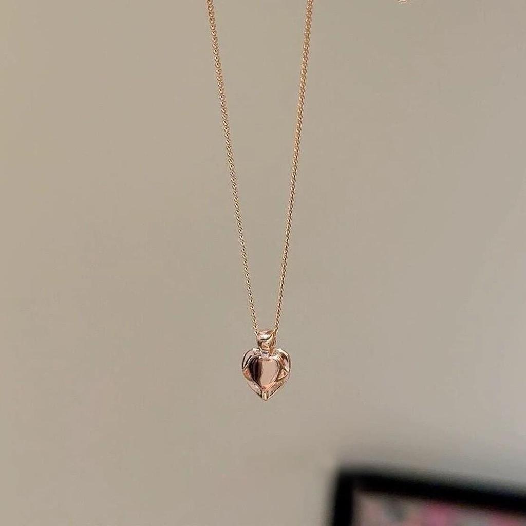 Jinruixi Pfirsichrosa Diamant Herz Halskette - Französischer leichter Luxus, Exquisites Retro-Design, Süße Schlüsselbein Mode.