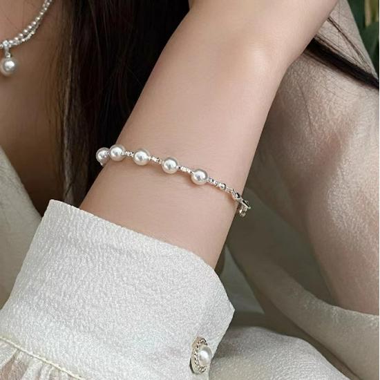 Elegant Freshwater Pearl and Shell Bead Women's Necklace - High-End Design Choker and Clavicle Chain