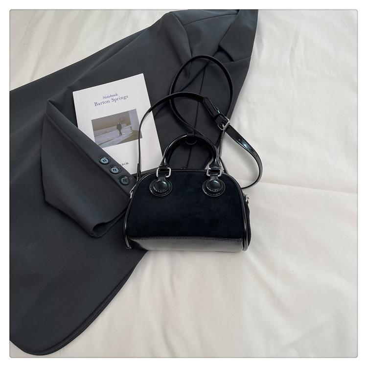 High-end niche bag women's 2025 new fashion messenger bag Korean version retro hand-held bowling bag shoulder bag