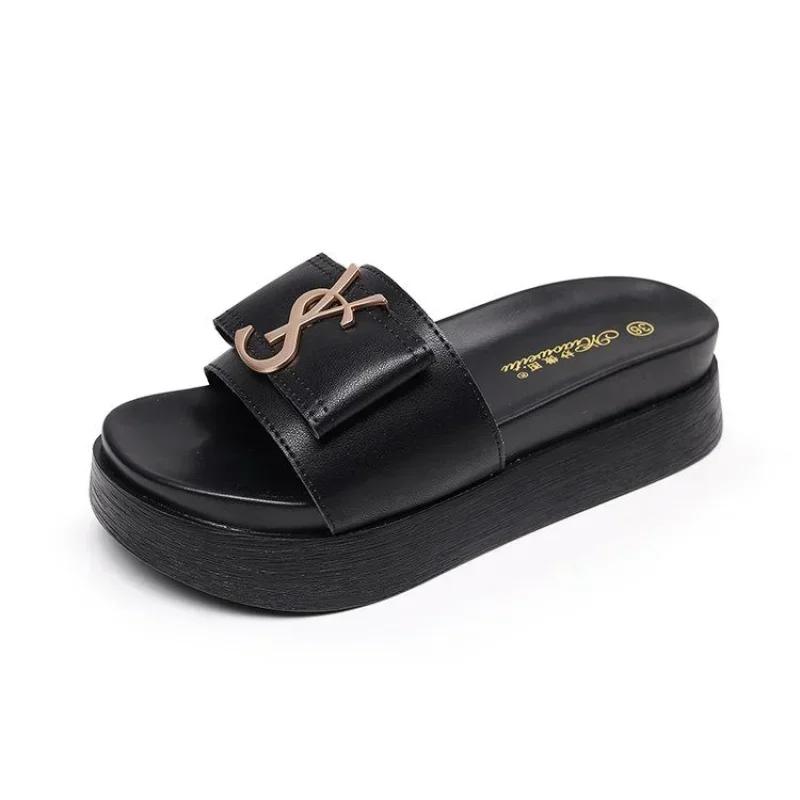 Fashion Women Platform Slippers 2024 Summer Luxury Korean Fashion Open Toe Low Heel Outdoor Ladies Flip-Flops Girls Beach Sandals.