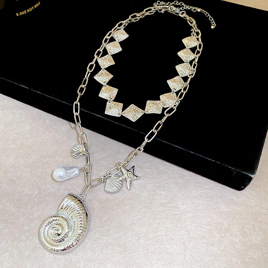 European and American Retro Color Shell Pendant Necklace Niche Collarbone Chain Design Niche Item Decoration