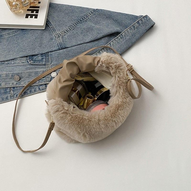 Autumn and winter new high-end texture portable plush bag women's simple fashion trend messenger bag shoulder bag