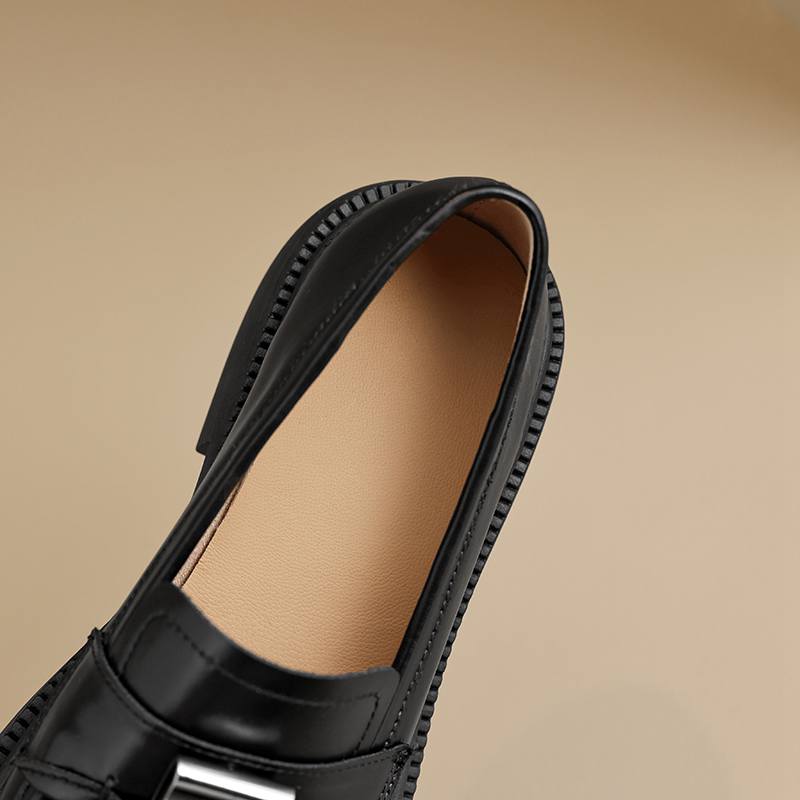 Krazing Pot Piele de vaca Varf rotund Fund gros Pantofi de primavara Brogues Inchideri metalice Platforme Femei Pompi