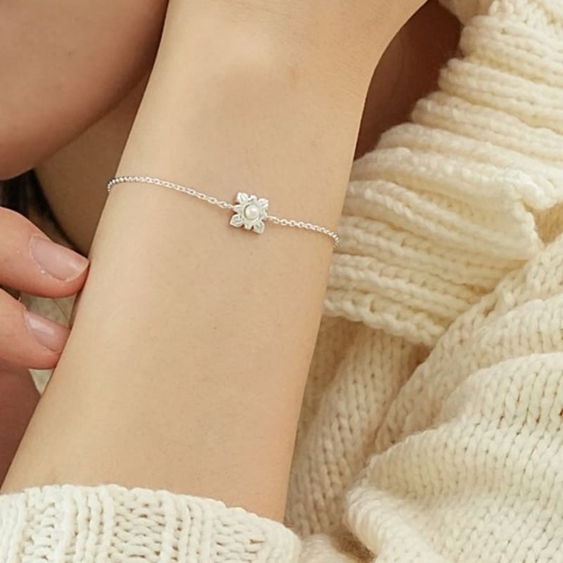 BELLOOGGI Flower Pearl Bracelet