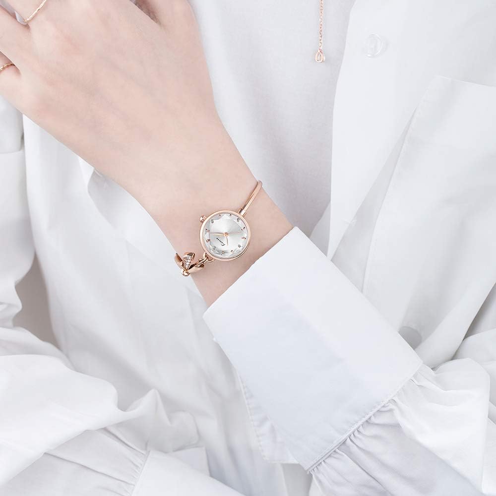 Kimio K6435 Rhinestone Chain Bracelet Women's Watch Gold White