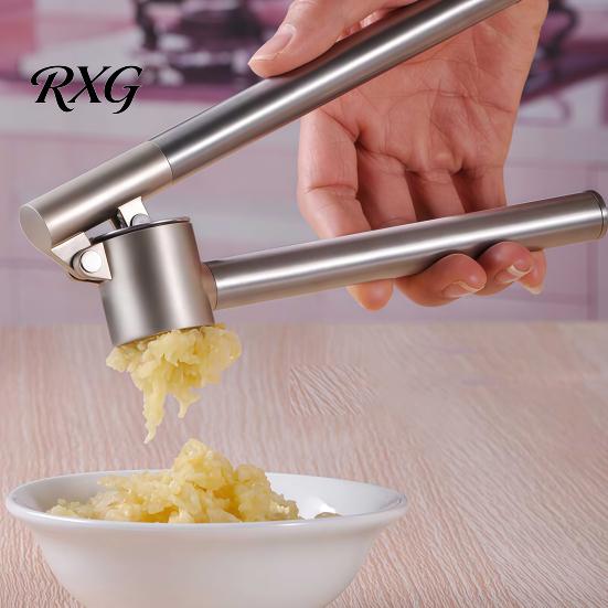 Dishwasher Safe Garlic Masher Stainless Steel Presser, Effortless Extended Handle Ginger Easy Clean Press Masher, Squeeze Manual Mincer for Kitchen