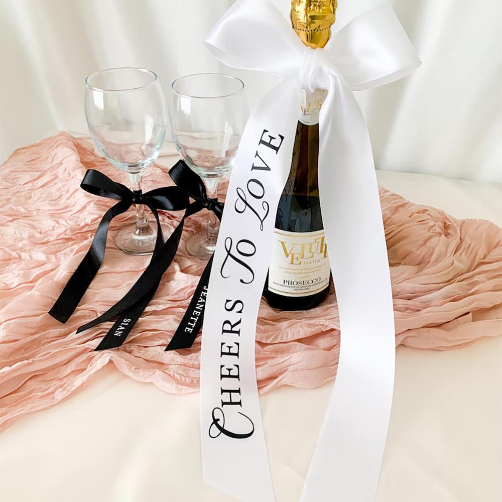 

5Pcs Just Married White Bow Ribbon Bow Placecards Cheers To Love Ribbons Wedding Engagement Dinner Bachelorette Party Supplies 5pcs4x140cm