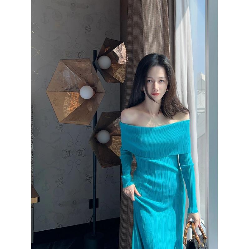 

Autumn and winter new temperament one-word shoulder unique super good-looking high-end sense thin fashion knitted dress XL озеро синий