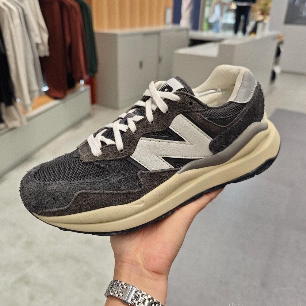Schuhe Welle New Balance Wei nbr yuan Vorfahre Grau nb Retro Wildleder Laufschuhe Herren und Damen Dad Shoes