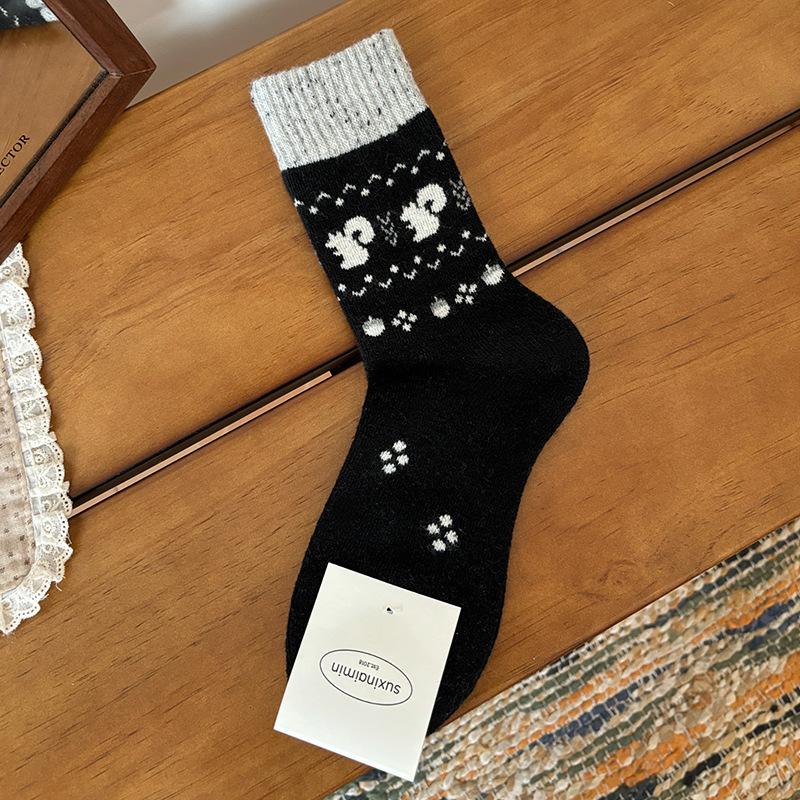 Fair Island wool tree socks women's retro medium tube Japanese autumn and winter cartoon animal stacking socks